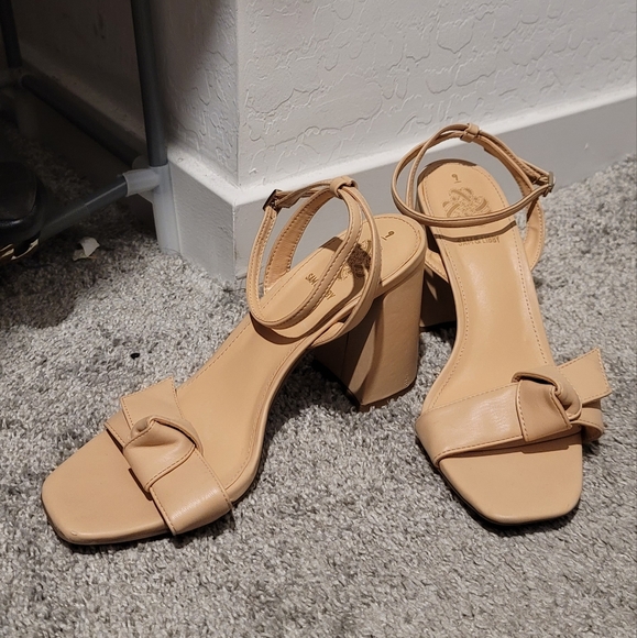 SAM & LIBBY Nude Open Toe Strappy Chunky Heels - Picture 1 of 5
